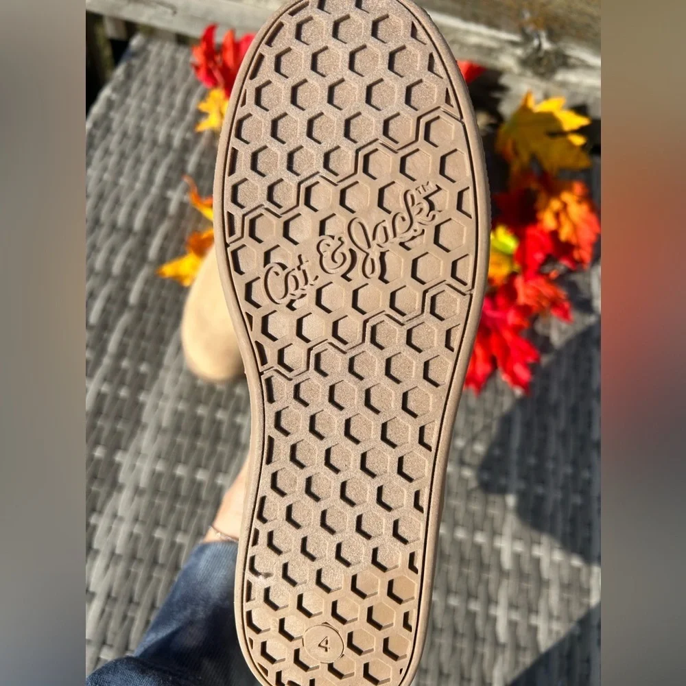 Cat & Jack Girls Beige Cream Fur Cuffed Ankle Boots NWOT!​​​ - Picture 5 of 6